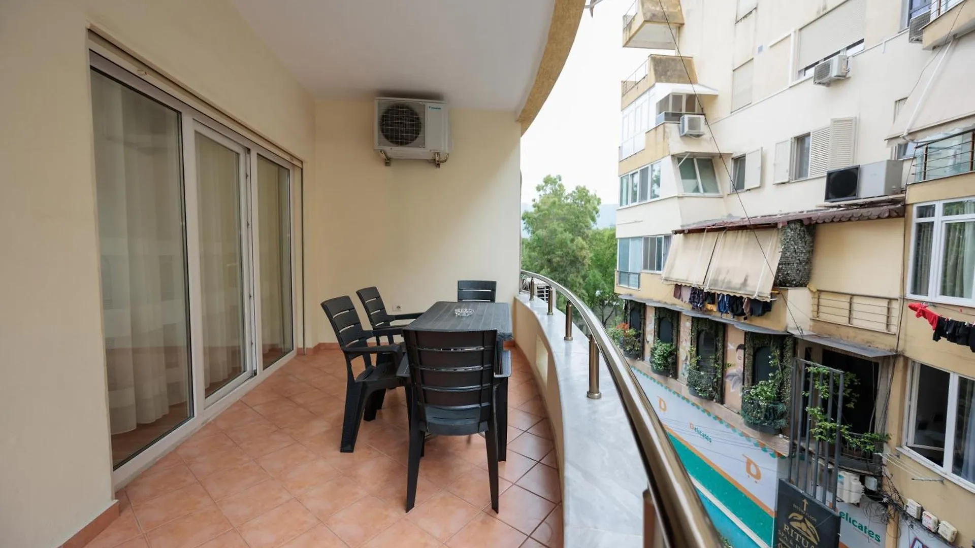 Izzy Apartments 티라나