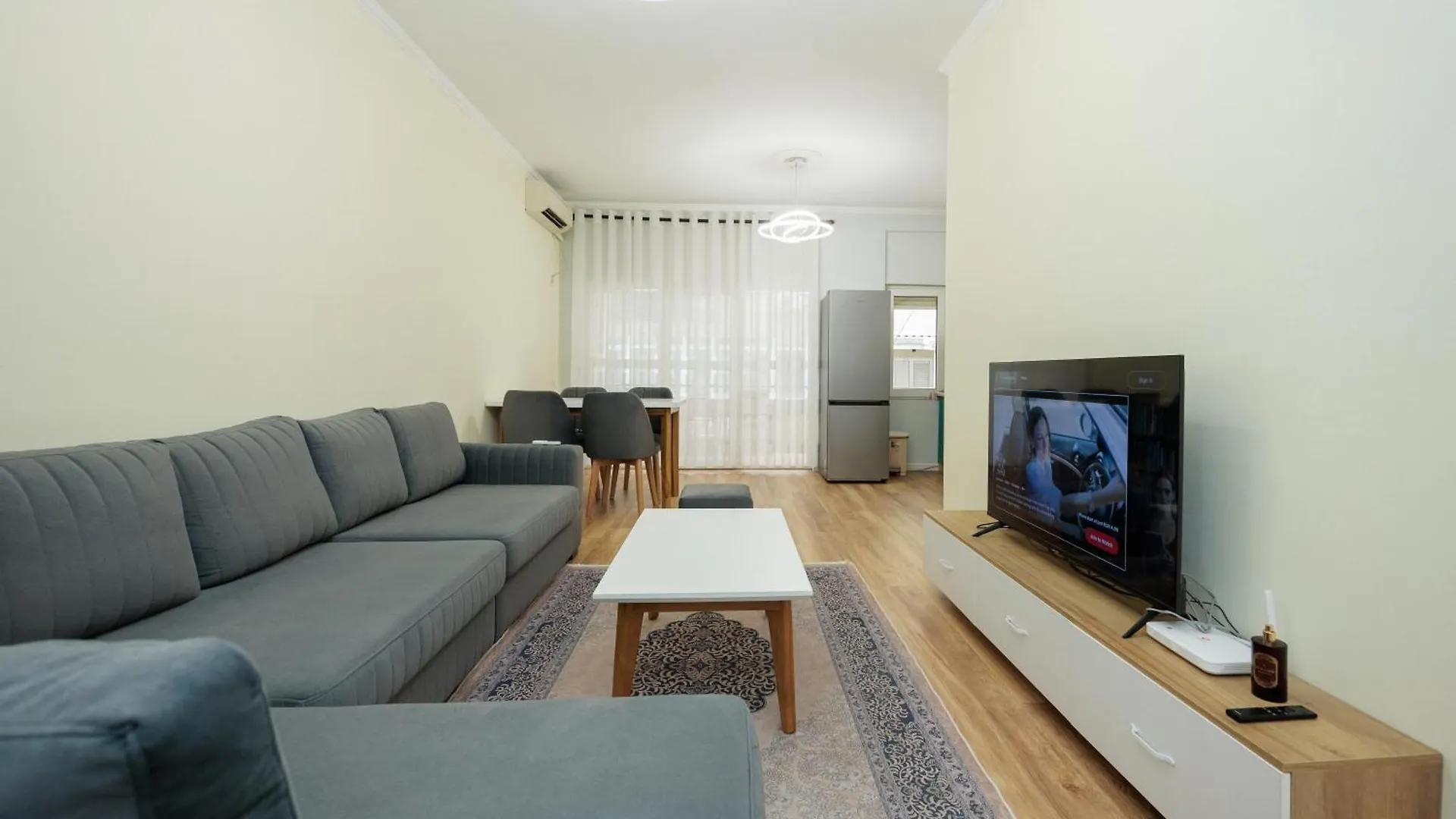 Izzy Apartments 티라나