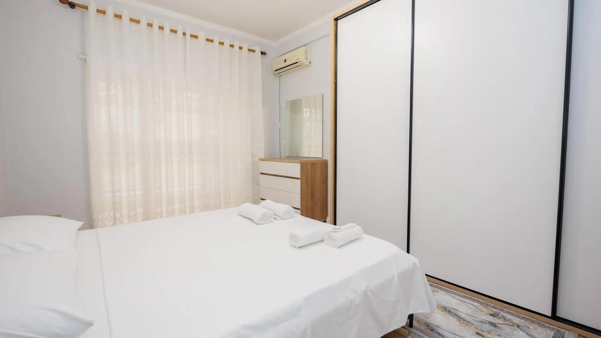 Izzy Apartments 티라나