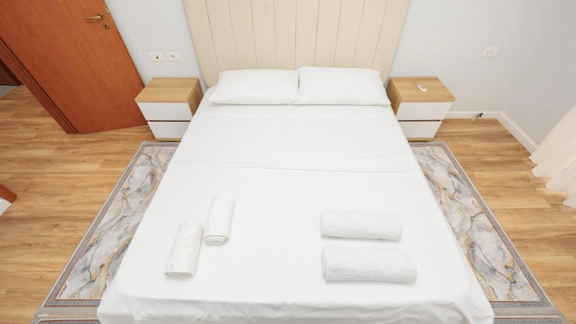 Izzy Apartments 티라나 알바니아