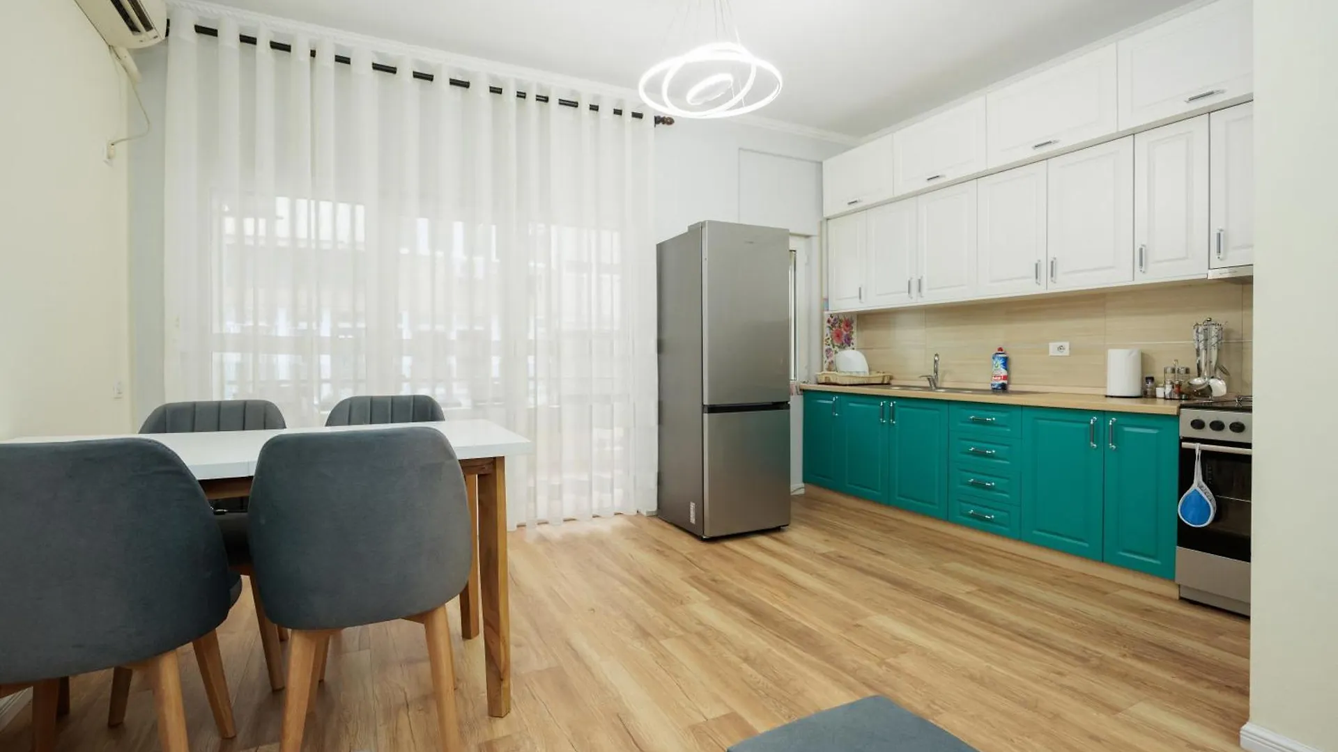 Izzy Apartments 티라나
