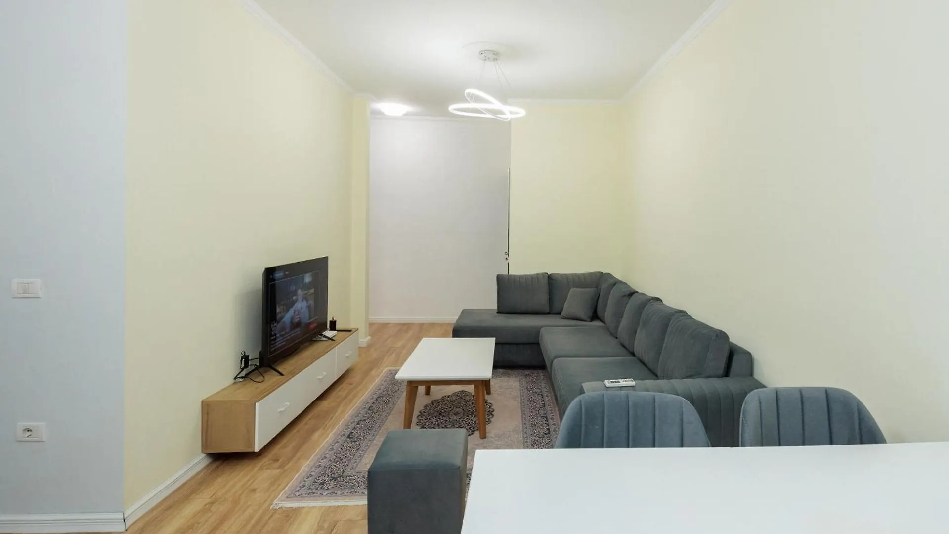 Izzy Apartments 티라나